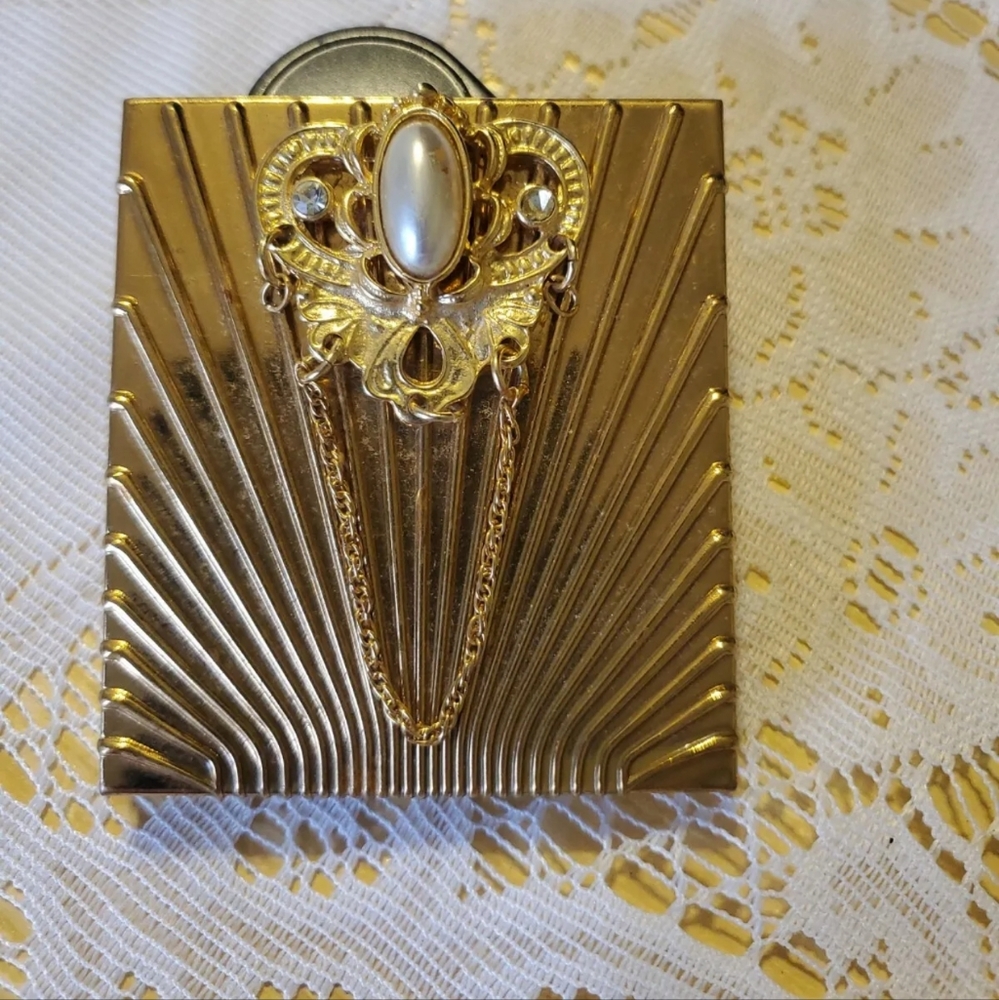 Vtg ELGIN AMERICAN BEAUTY COSMETIC COMPACT GOLD PLATE PEARL ETCHED DESIGN  3x3